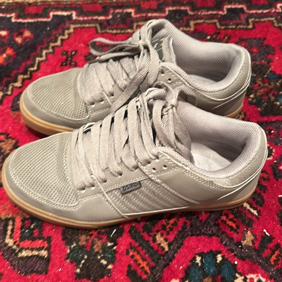 Like new men’s Osiris runners - Picture 2 of 5